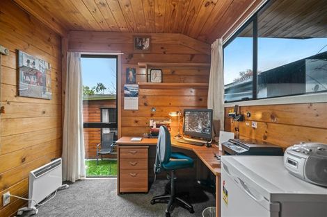 Photo of property in 183 Avonhead Road, Avonhead, Christchurch, 8042