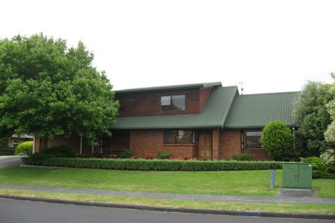 Photo of property in 2 Cumbrian Place, Conifer Grove, Takanini, 2112