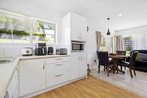 Photo of property in 2/43 Archers Road, Hillcrest, Auckland, 0629