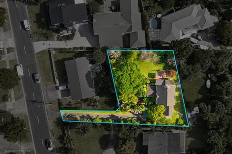 Photo of property in 33 Lyons Avenue, Murrays Bay, Auckland, 0630