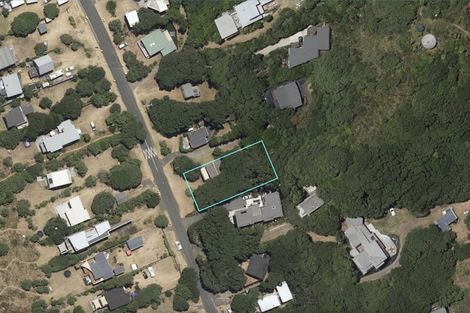 Photo of property in 35 North Piha Road, Piha, 0772