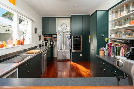 Photo of property in 37 The Crescent, Roseneath, Wellington, 6011