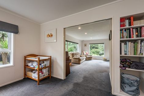 Photo of property in 52 Grays Road, Plimmerton, Porirua, 5026