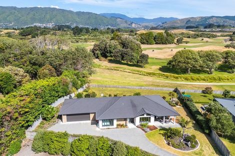 Photo of property in 34 Titoki Road, Waikanae Beach, Waikanae, 5036