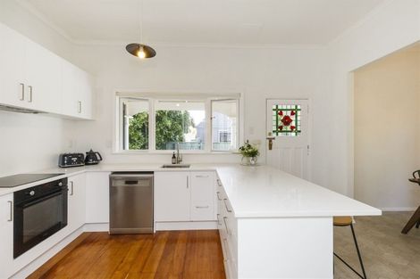 Photo of property in 4 Napier Road, Terrace End, Palmerston North, 4410