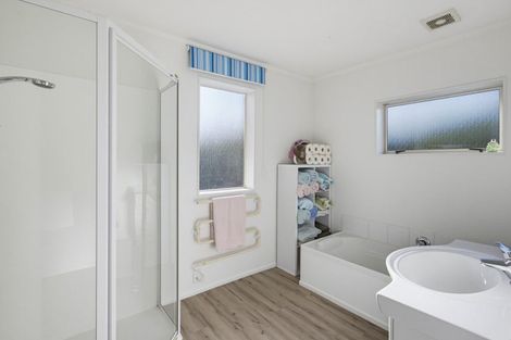 Photo of property in 11 Rodney Avenue, Te Horo Beach, Otaki, 5581