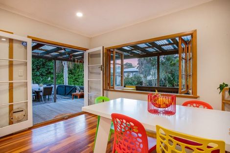 Photo of property in 43 Atkinson Road, Titirangi, Auckland, 0604