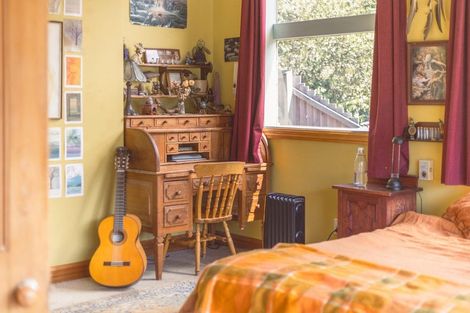 Photo of property in 13 Hawkhurst Road, Lyttelton, 8082