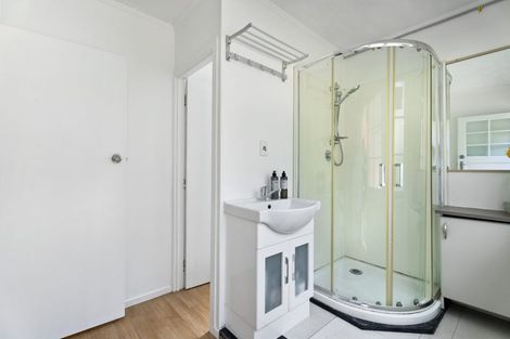 Photo of property in 30 Glencourt Place, Glenfield, Auckland, 0629