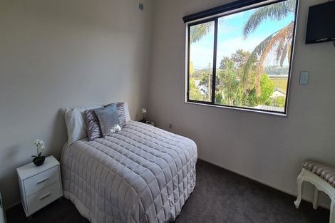 Photo of property in 3 The Terrace, Herald Island, Auckland, 0618