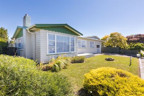 Photo of property in 12 Leslie Avenue, Cloverlea, Palmerston North, 4412