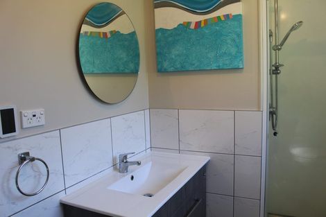 Photo of property in 1 Webster Place, Picton, 7220