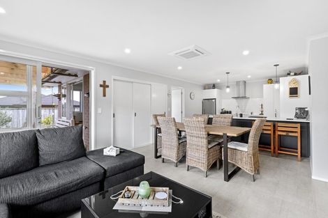 Photo of property in 11 Orchard Terrace, Riverhead, 0820