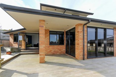 Photo of property in 4 Anderson Way, Highlands Park, New Plymouth, 4312