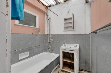 Photo of property in 86 Pioneer Road, Moturoa, New Plymouth, 4310