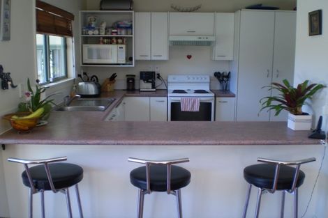 Photo of property in 13 Woodhams Street, Beach Haven, Auckland, 0626