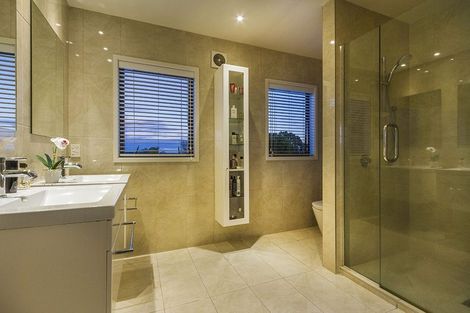 Photo of property in 33 Seacliffe Avenue, Belmont, Auckland, 0622