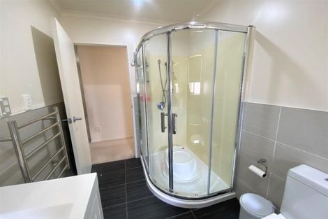 Photo of property in 106a Simpson Road, Henderson Valley, Auckland, 0614