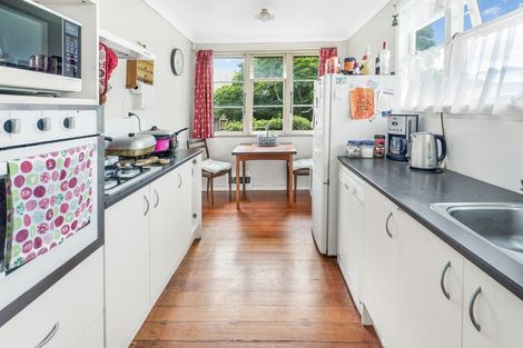 Photo of property in 24 Paul Crescent, Fairfield, Hamilton, 3214