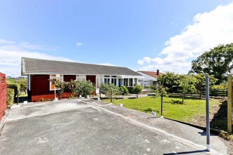 Photo of property in 54 Awaroa Road, Sunnyvale, Auckland, 0612