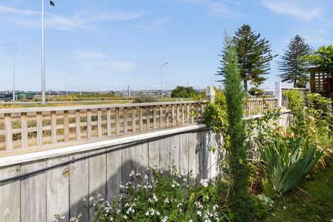 Photo of property in 9/180 Charles Street, Westshore, Napier, 4110