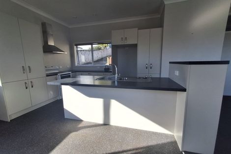 Photo of property in 42a Sunset Road, Unsworth Heights, Auckland, 0632
