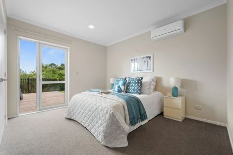 Photo of property in 5 Iwinuku Crescent, Wattle Downs, Auckland, 2103
