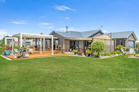 Photo of property in 98 Pitt Road, Hillsborough, New Plymouth, 4372