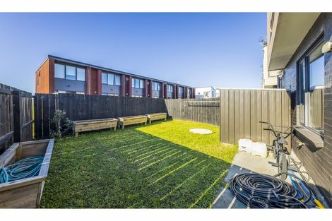 Photo of property in 1 Te Aparangi Road, Papakura, 2110