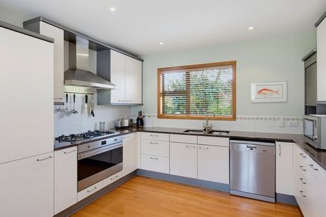 Photo of property in 10 Karaka Grove, Waikanae, 5036