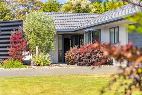 Photo of property in 10 Yasmin Lane, Kinloch, Taupo, 3377