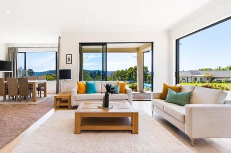 Photo of property in 10 Warman Road, Okura, Auckland, 0792