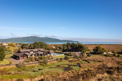 Photo of property in 2 Otaihanga Road, Paraparaumu Beach, Paraparaumu, 5032