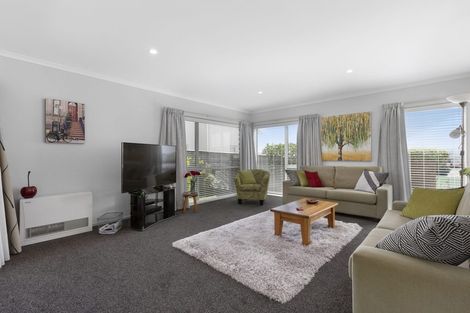 Photo of property in 6 Grace Cove, Aotea, Porirua, 5024