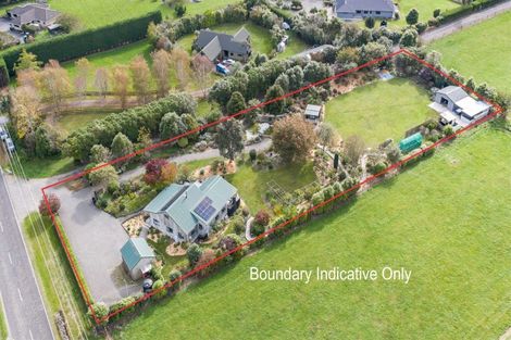 Photo of property in 389 Tararua Road, Levin, 5571