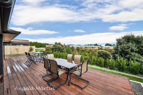 Photo of property in 140 Ruapehu Drive, Fitzherbert, Palmerston North, 4410