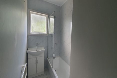 Photo of property in 24 Stokes Avenue, Te Atatu Peninsula, Auckland, 0610