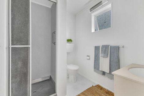 Photo of property in 3b Hunter Place, Merrilands, New Plymouth, 4312