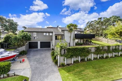 Photo of property in 1 Busbridge Place, Hillcrest, Auckland, 0627