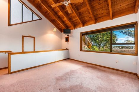 Photo of property in 15 Da Vinci Place, West Harbour, Auckland, 0618
