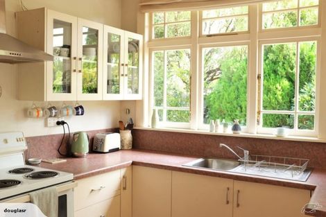 Photo of property in 119 Fifield Terrace, Opawa, Christchurch, 8023