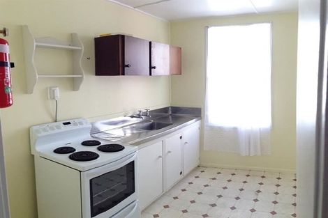 Photo of property in 29 Marine Parade, Bluff Hill, Napier, 4110