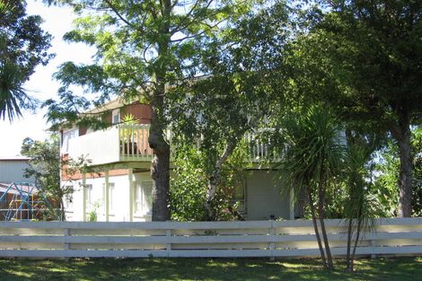 Photo of property in 12 Finlow Drive, Te Atatu South, Auckland, 0610