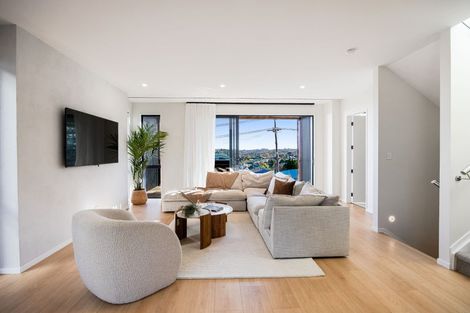 Photo of property in 34b William Souter Street, Forrest Hill, Auckland, 0620