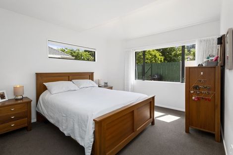 Photo of property in 1b Romney Square, Tawa, Wellington, 5028