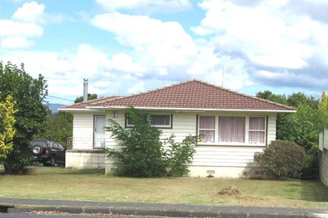 Photo of property in 29 Luckens Road, West Harbour, Auckland, 0618