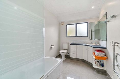 Photo of property in 1/16 Pax Avenue, Forrest Hill, Auckland, 0620