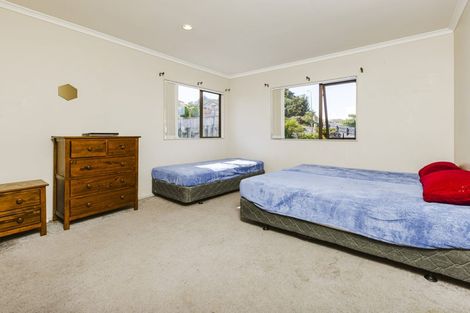 Photo of property in 20 Fairchild Avenue, Goodwood Heights, Auckland, 2105