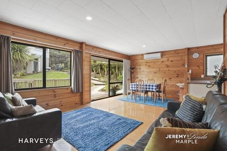 Photo of property in 12 Highland Avenue, Titirangi, Auckland, 0604