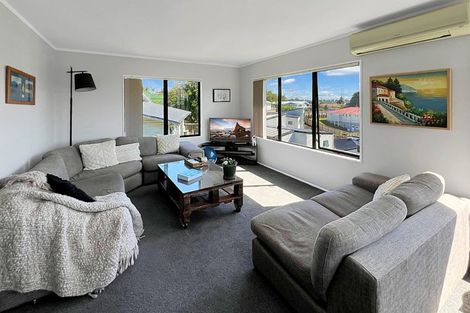 Photo of property in 8 Longview Rise, Massey, Auckland, 0614